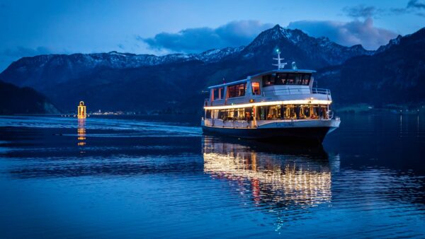 Barco de Adviento por el lago. Foto: SalzburgAGTourismusGmbH_FotoKunstbahr