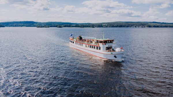 Barco MS Rhea en la Región de Jyväskylä. Foto: Julia Kivela / Finnish Lakeland / Jyvaskyla Region