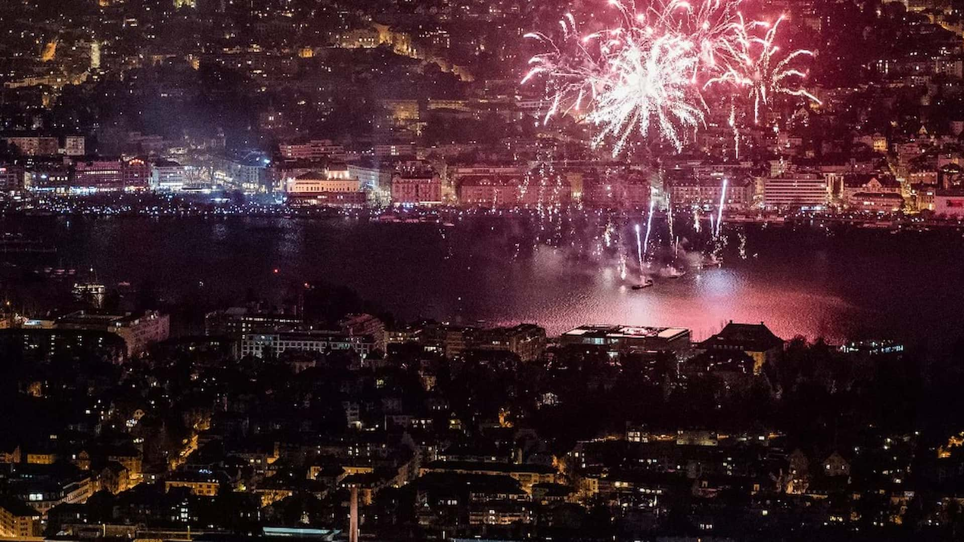 Fuegos artificiales en el Lago de Zurich