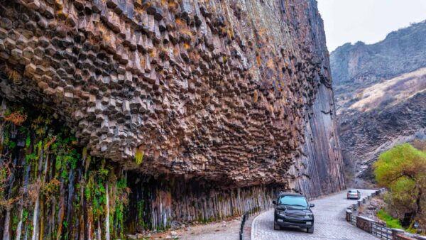 La Sinfonía de las Piedras en la Garganta de Garni.