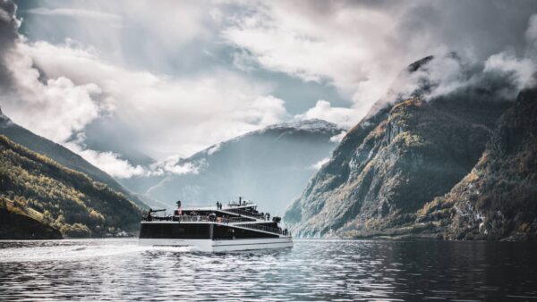 Crucero por el Fiordo Naeroy. Foto: Flåm AS / Sverre Hjørnevik